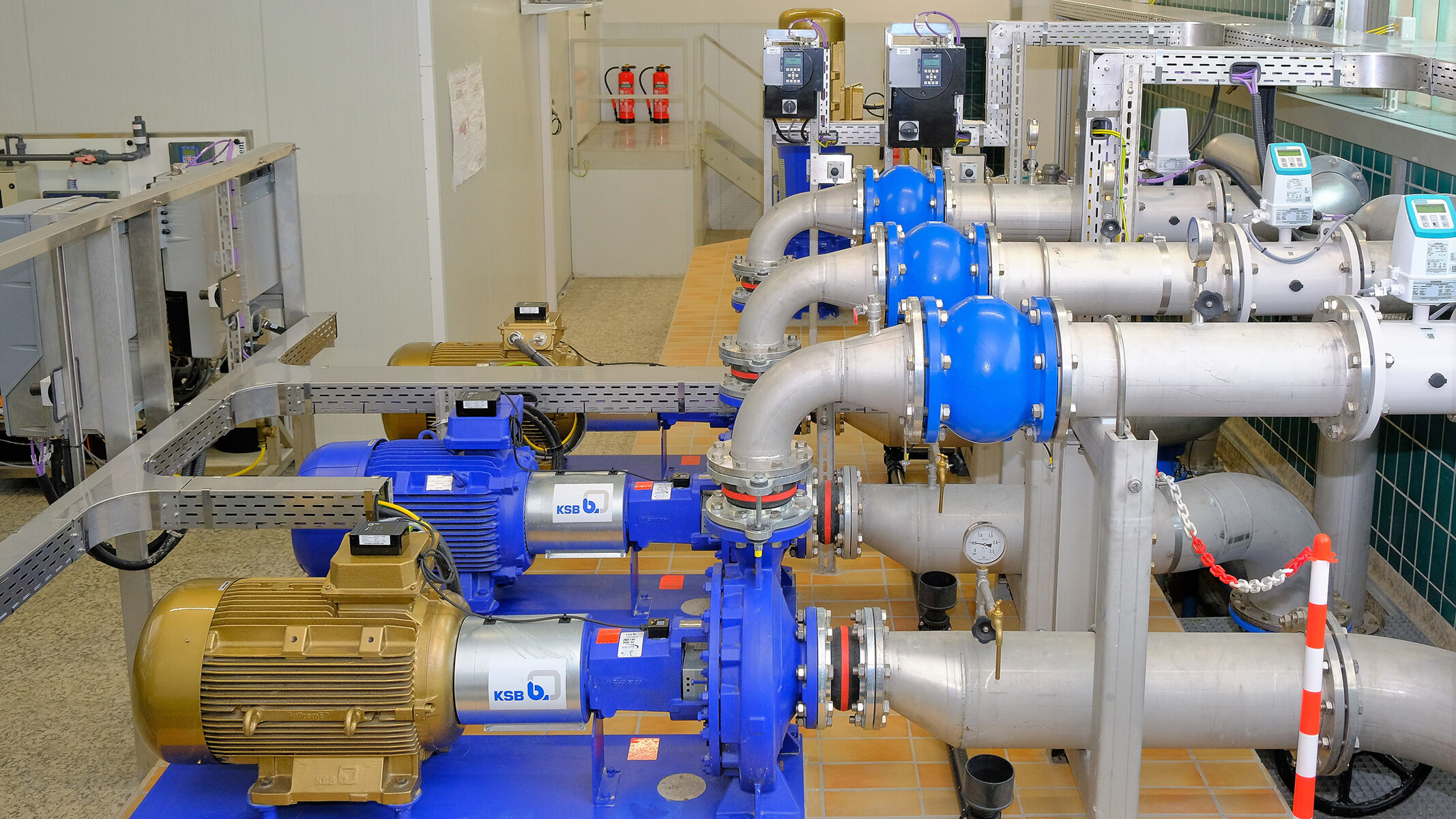 (Pompes Etanorm, tuyauterie, robinetterie et interfaces de commande à l’usine d’eau potable de Stadtlohn-Hundewick) 