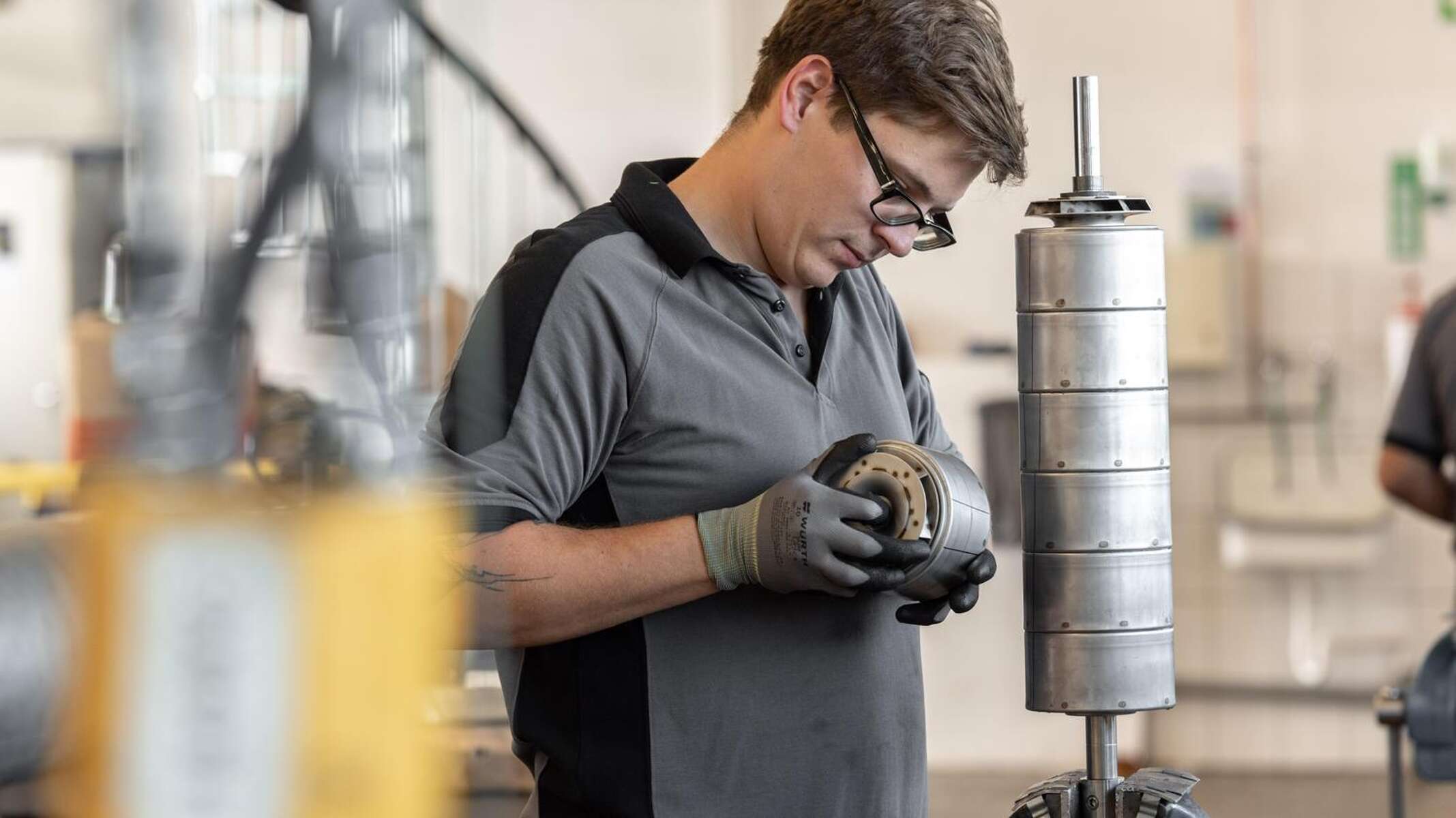 Verladen einer Kreiselpumpe in das Servicefahrzeug