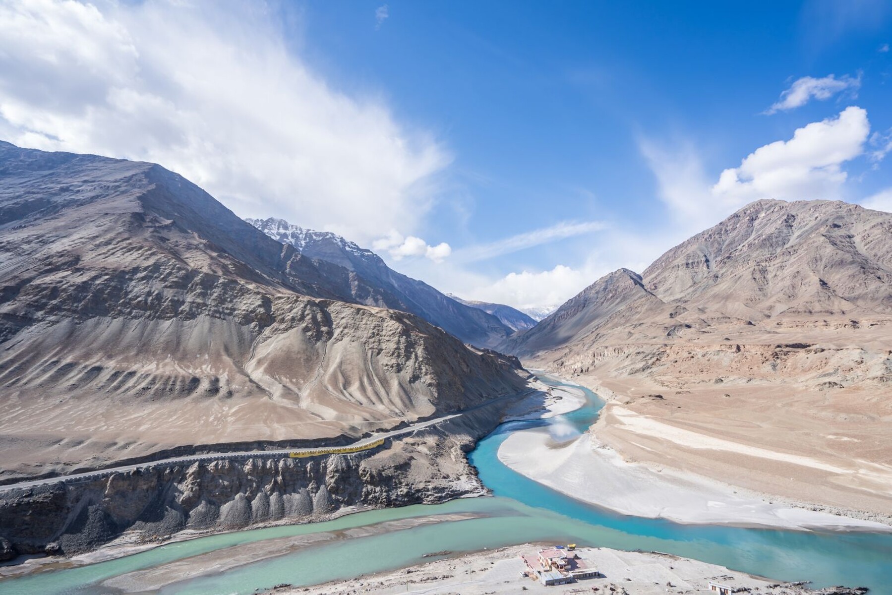De Indus is de langste rivier op het Indiase subcontinent en mondt uit in de Arabische Zee