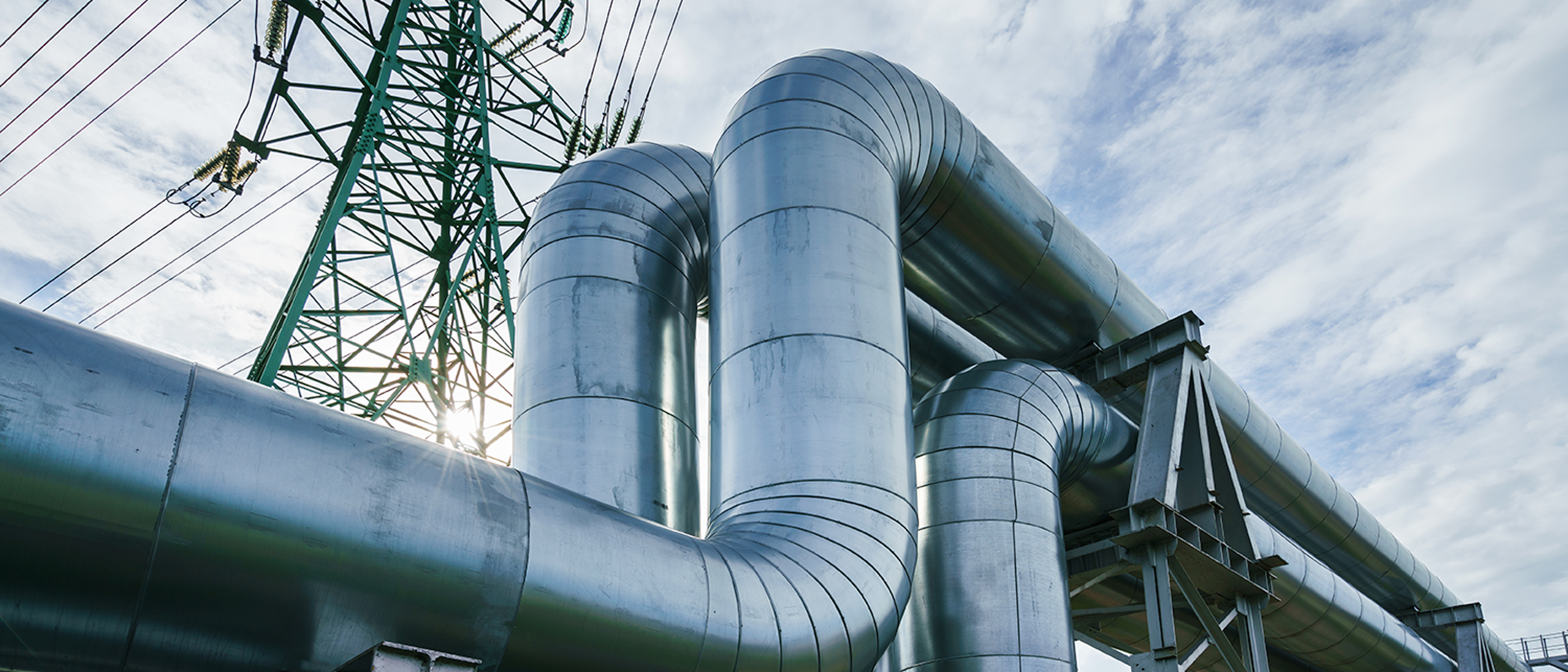 Typische stalen leidingbrug