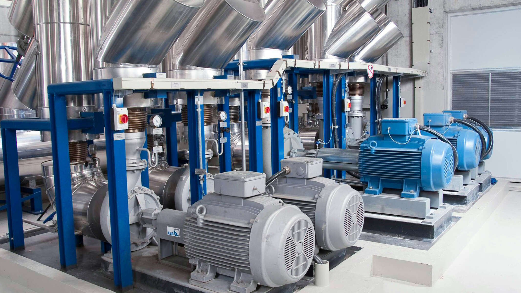 Photo of a thermal oil system for press heating, fitted with KSB’s Etabloc SYT pump
