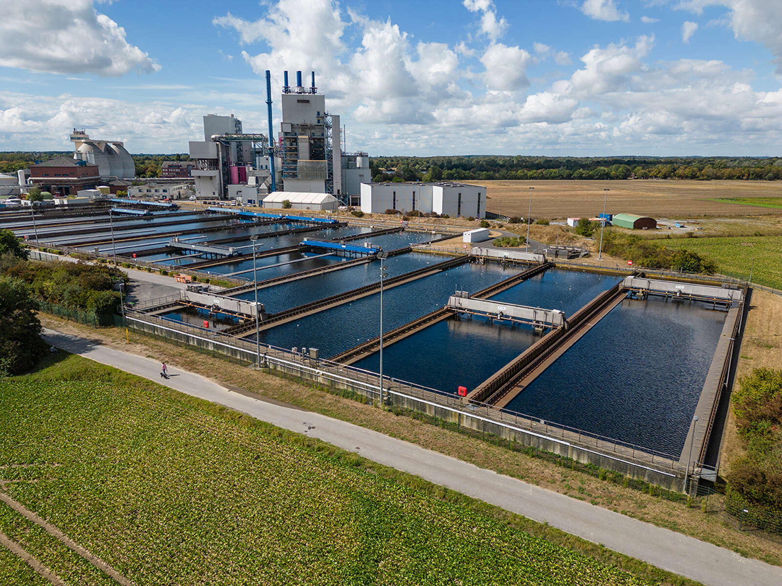 KSB bietet zuverlässige Pumpen und Armaturen für Klärschlammverbrennungsanlagen