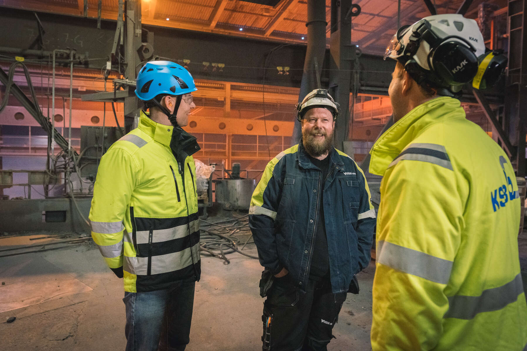 Silor, rörledningar, Ahlstrom-Munksjös fabriksbyggnad (sett utifrån)
