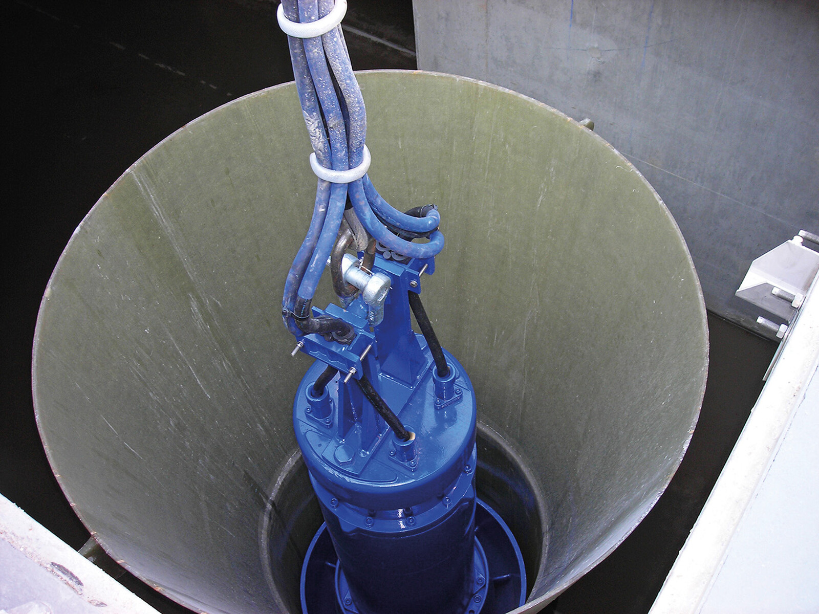 Lowering an Amacan into the discharge tube