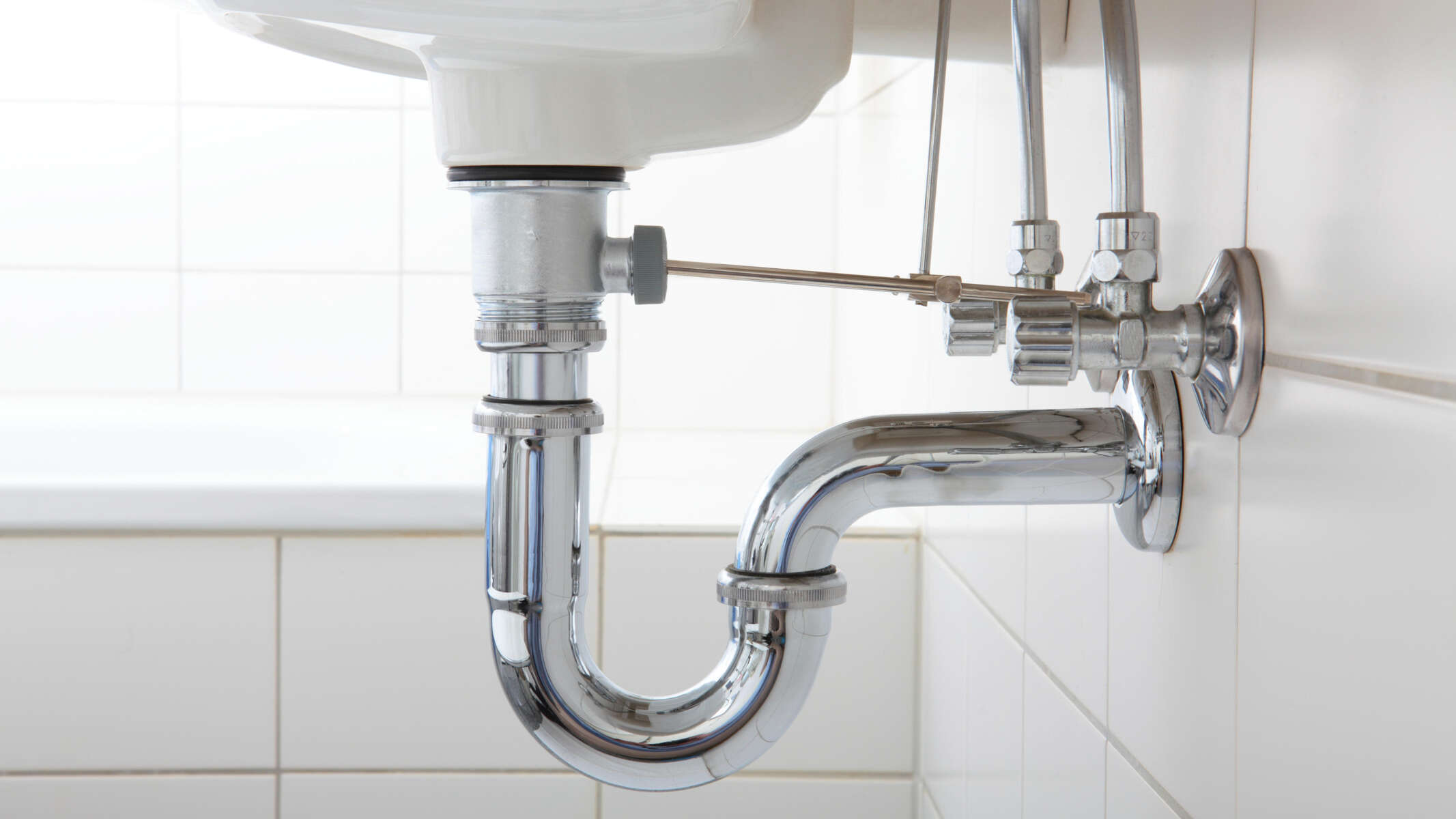 Garniture d’écoulement sur un lavabo