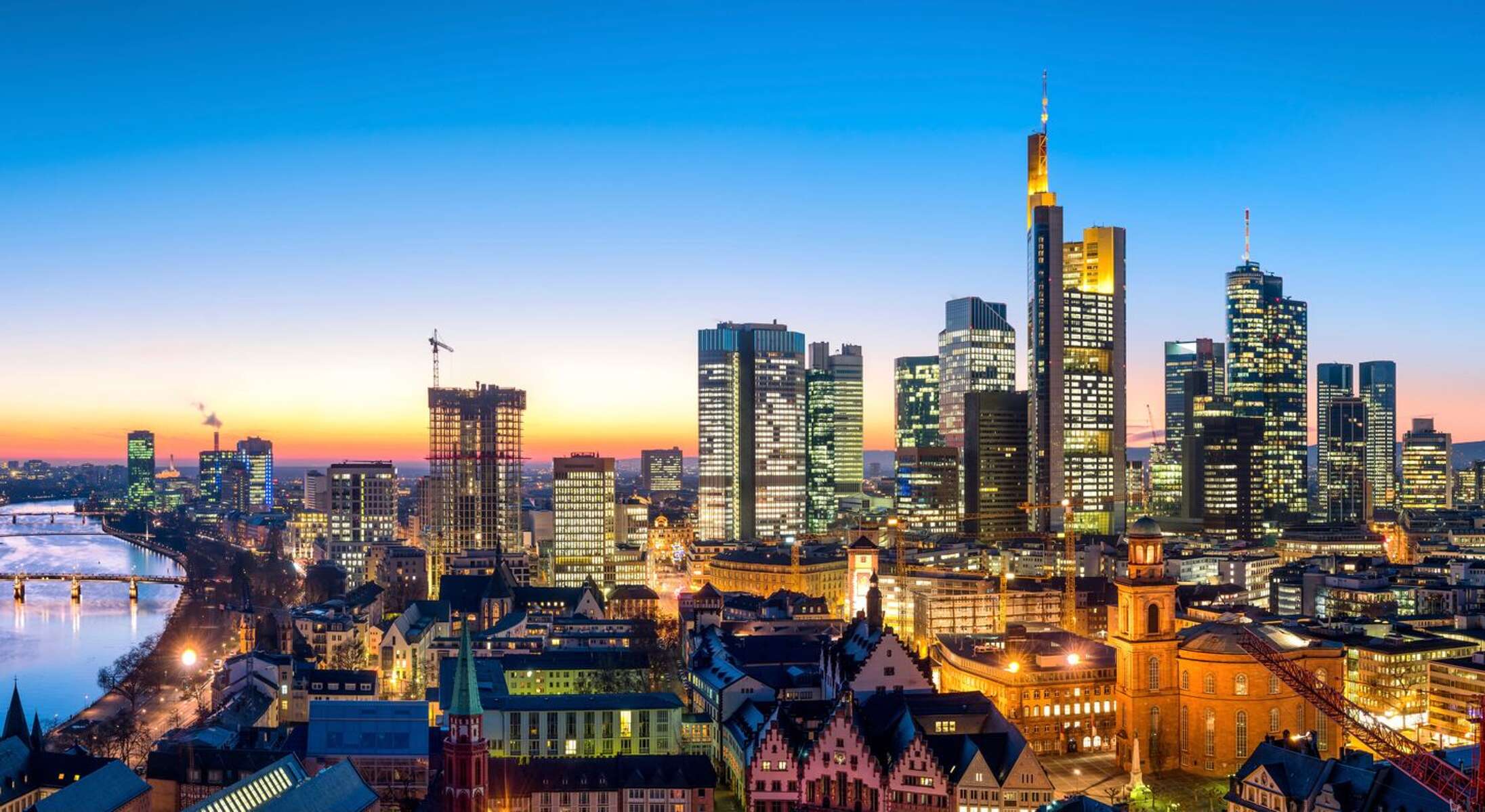 Die Frankfurter Skyline bei Nacht