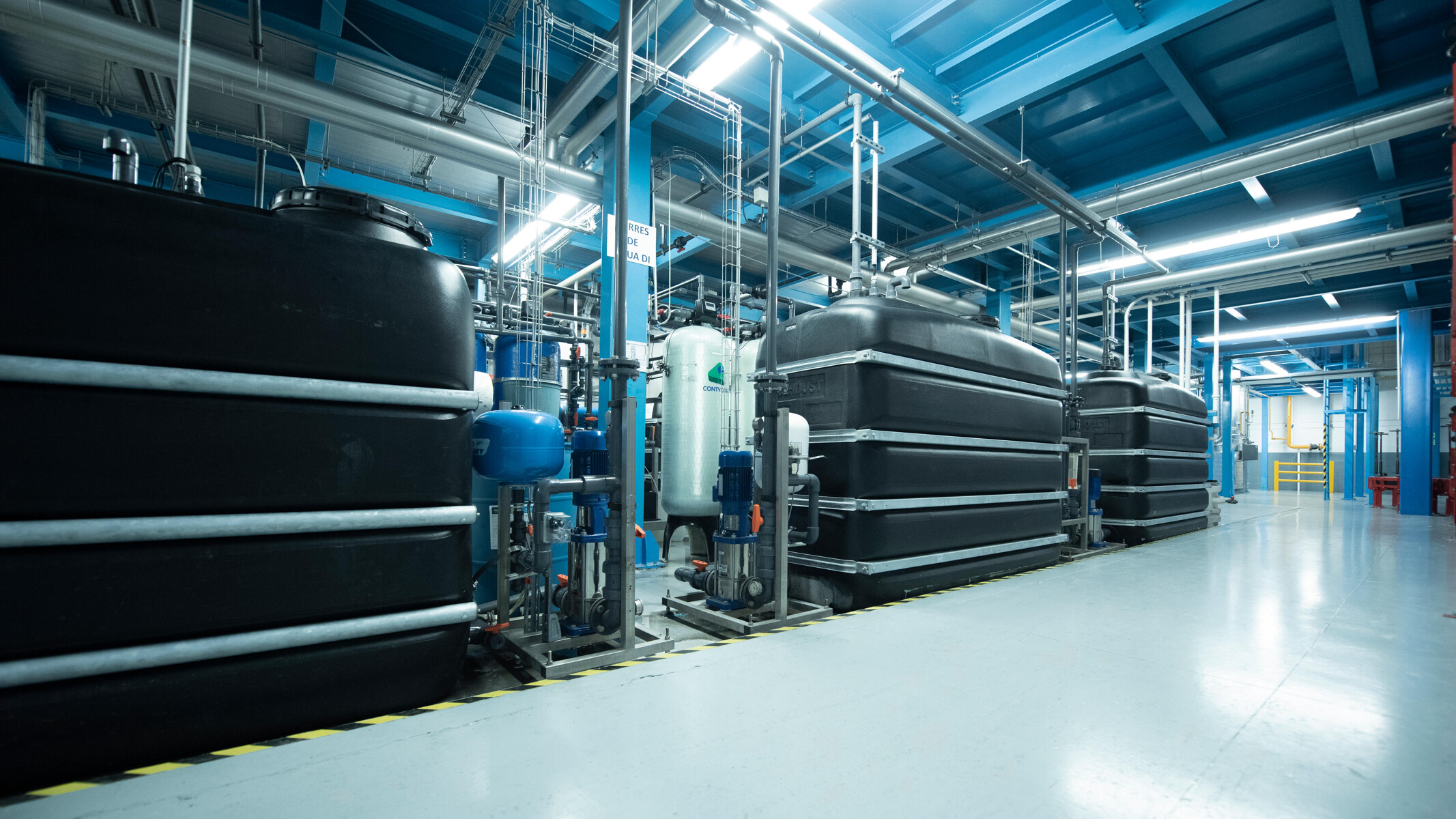 Tanks in cooling water treatment