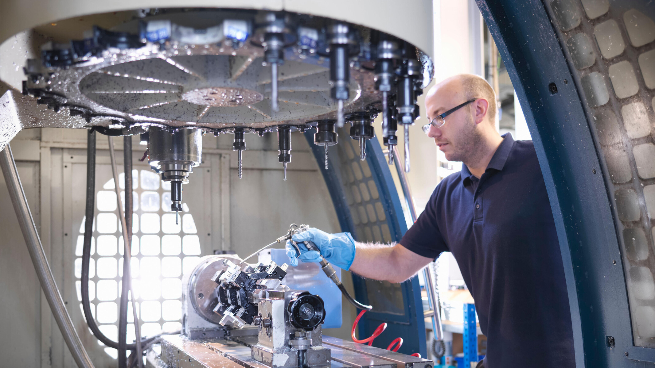 KSB employee working on a pump for mechanical engineering