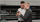 Qualitätskontrolle beginnt schon bei der Entwicklung: Zwei KSB-Ingenieure inspizieren sehr genau eine Gleitringdichtung.