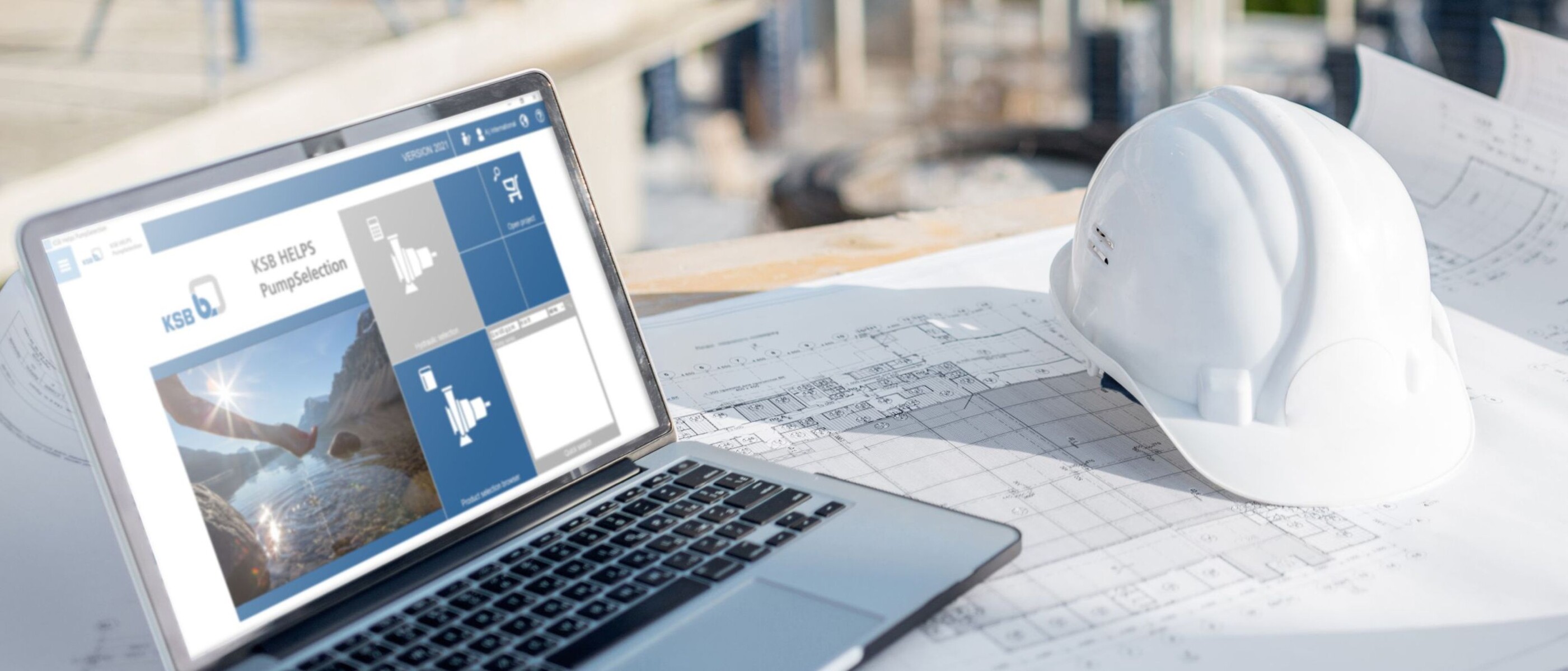 Consultants are leaning over plans; in the background a laptop can be seen with the KSB HELPS PumpSelection software