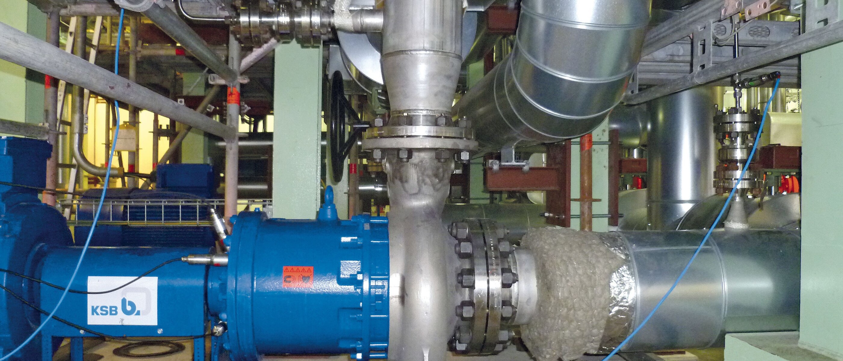 Photo of a mag-drive pump in the secondary circuit of a reactor