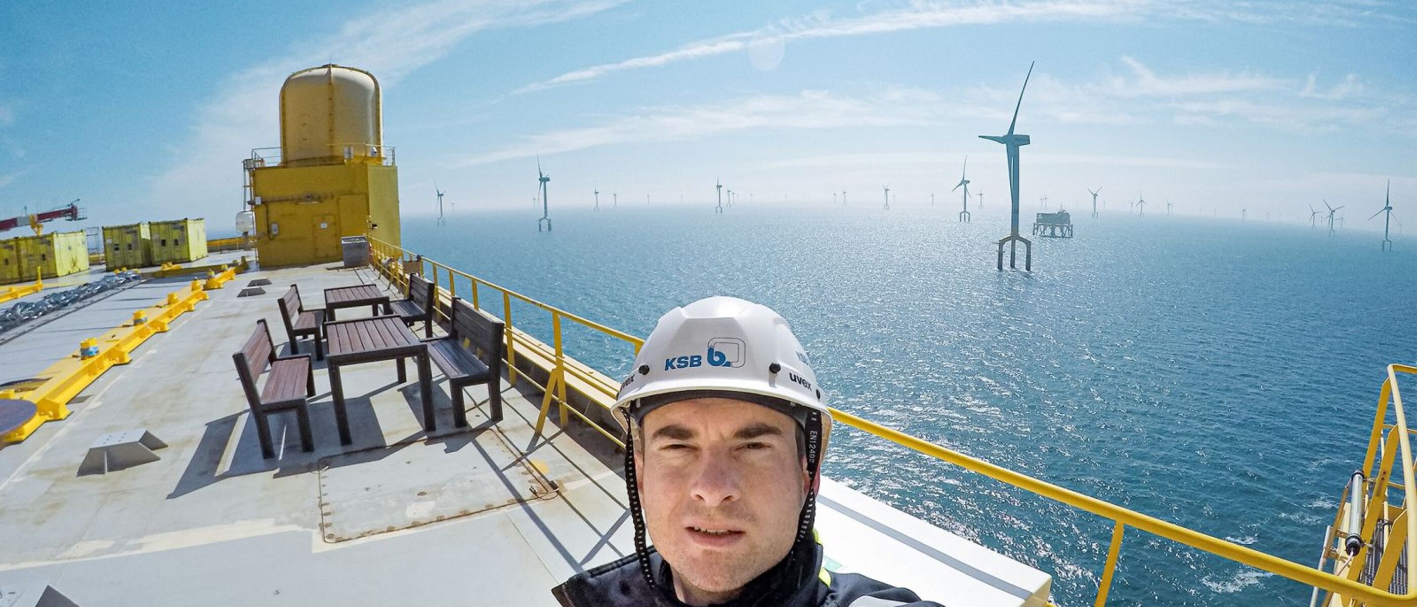 KSB-Experte Bernhard Salamon von SupremeServ auf einer Offshore-Plattform