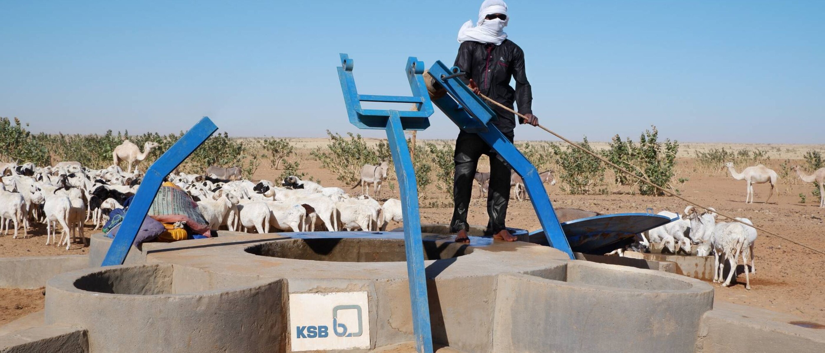 A well project in the Sahara supported by KSB