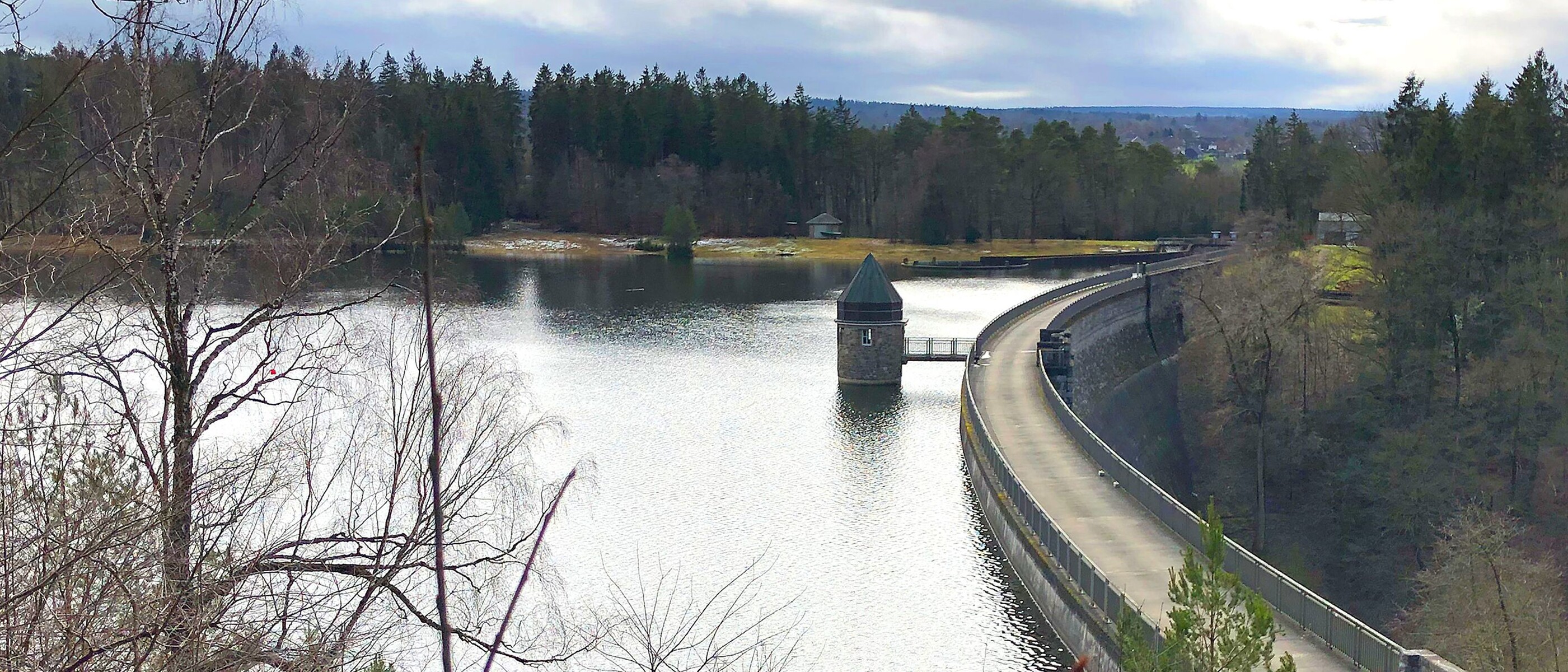 Reservoir and dam of the Dreilägerbachtalsperre near Roetgen
