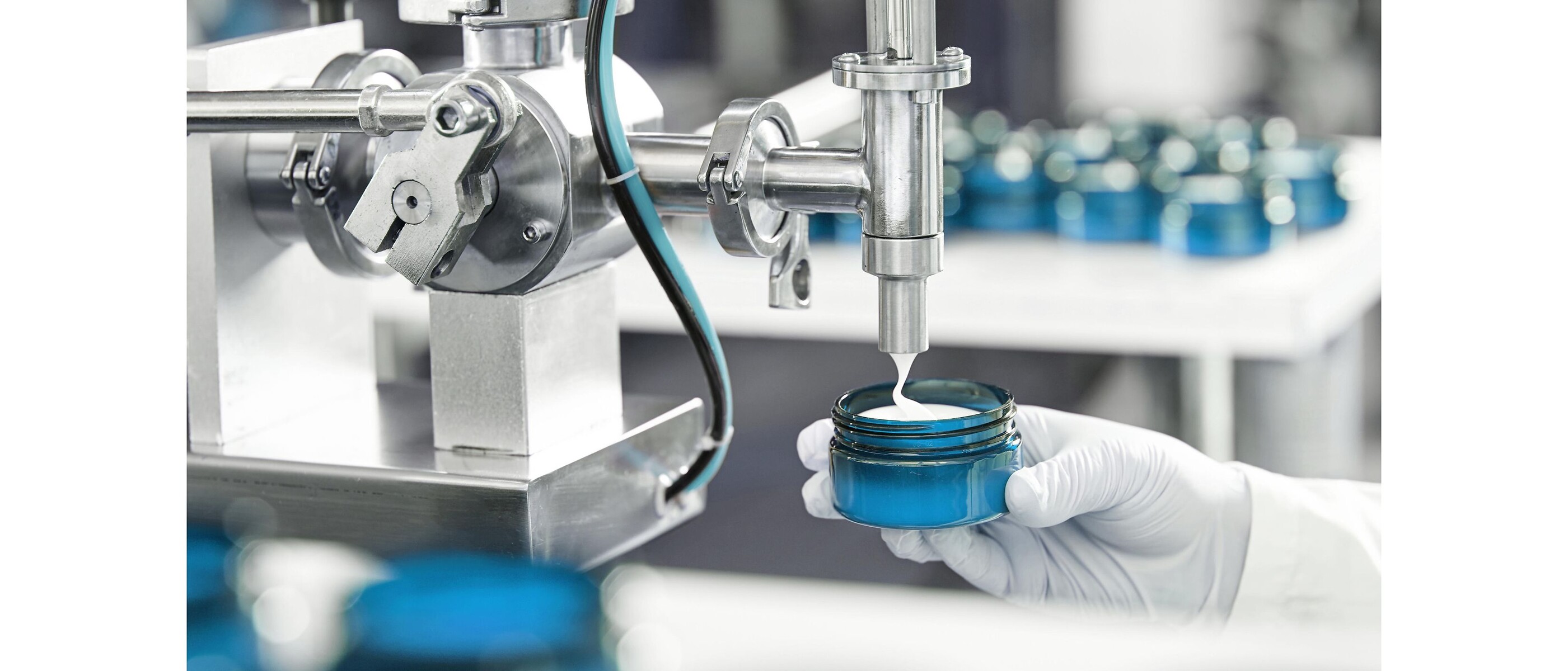 Filling system in the cosmetics production