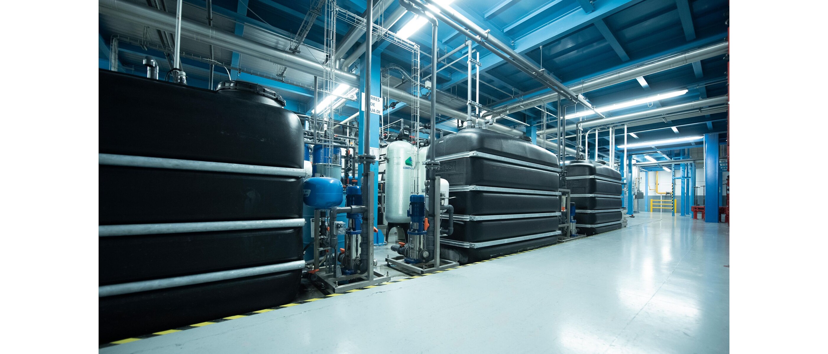 Tanks in cooling water treatment